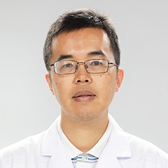 熊猫体育咖啡斑面部有不规则的浅咖色斑图(图13)